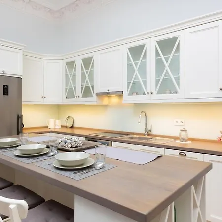 Apartment Center Nowogrodzka Warsaw